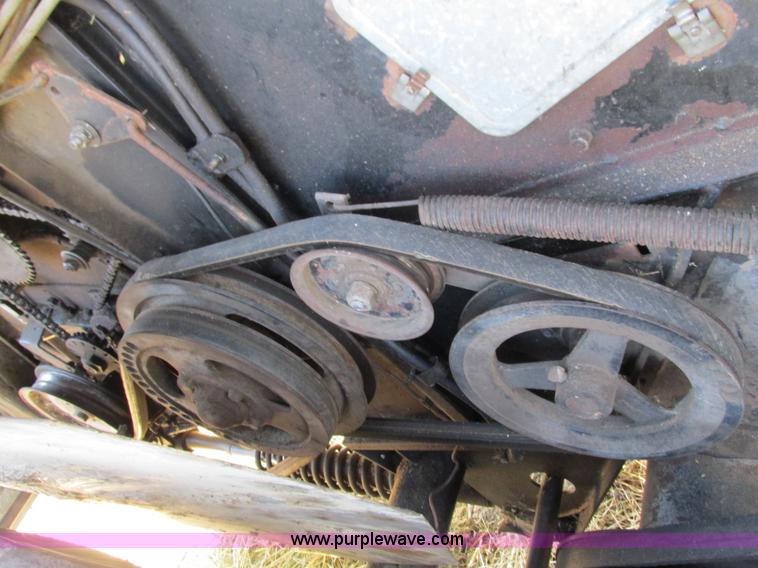 image for item G9323 1976 Allis Chalmers Gleaner K combine