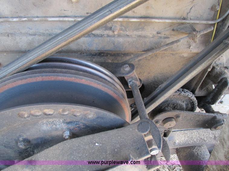 image for item G9323 1976 Allis Chalmers Gleaner K combine