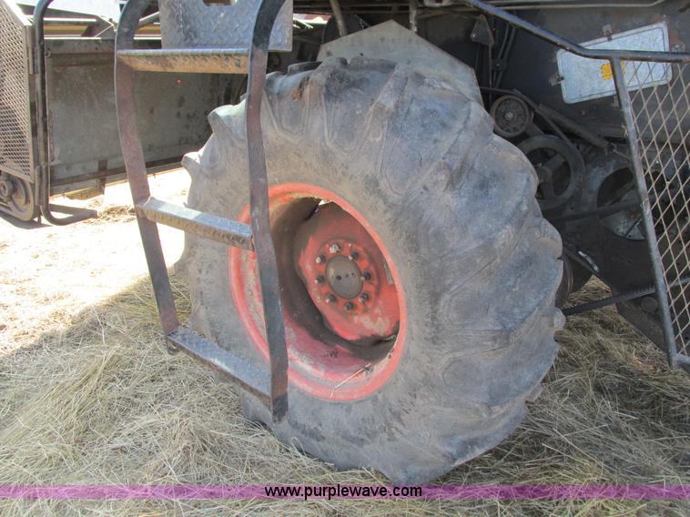 image for item G9323 1976 Allis Chalmers Gleaner K combine