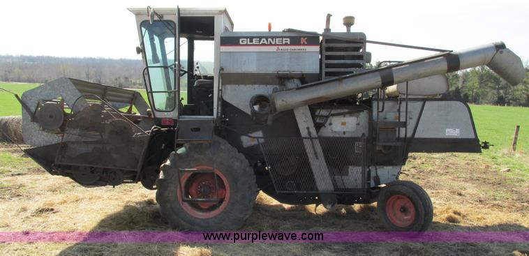 image for item G9323 1976 Allis Chalmers Gleaner K combine
