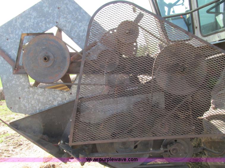 image for item G9323 1976 Allis Chalmers Gleaner K combine