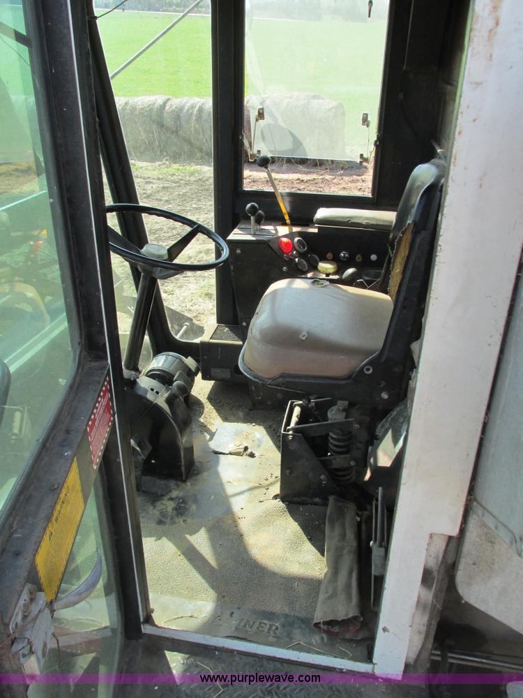 image for item G9323 1976 Allis Chalmers Gleaner K combine