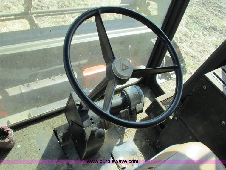 image for item G9323 1976 Allis Chalmers Gleaner K combine