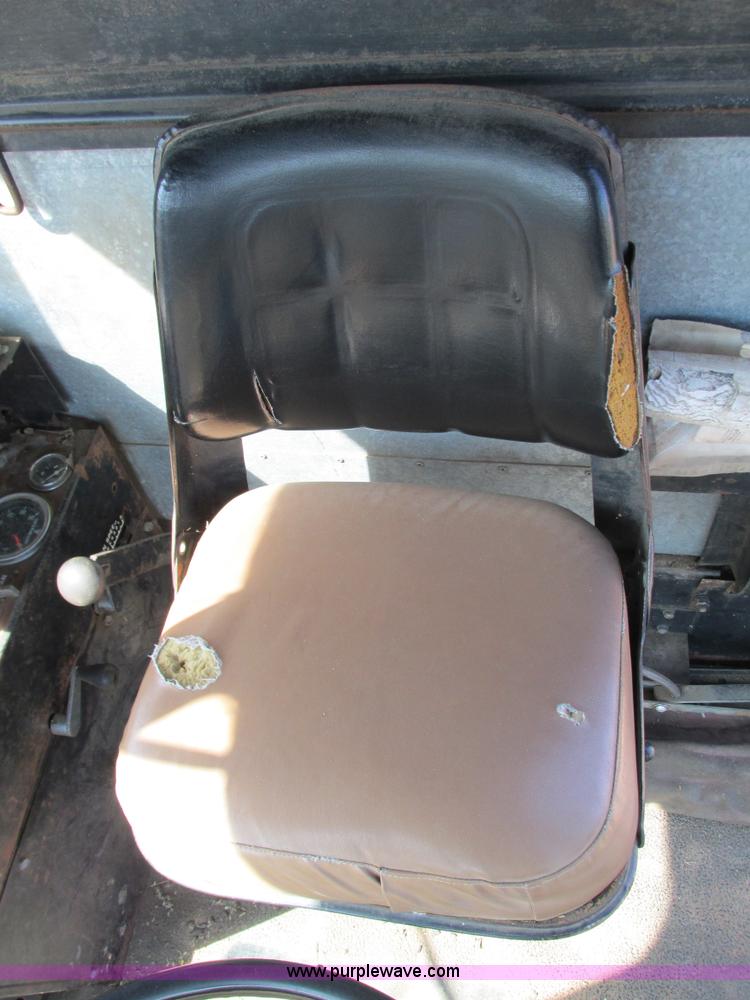 image for item G9323 1976 Allis Chalmers Gleaner K combine