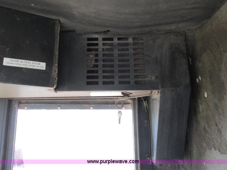 image for item G9323 1976 Allis Chalmers Gleaner K combine