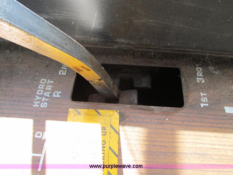 image for item G9323 1976 Allis Chalmers Gleaner K combine