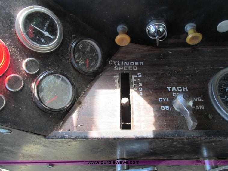 image for item G9323 1976 Allis Chalmers Gleaner K combine