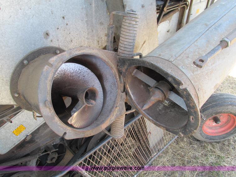 image for item G9323 1976 Allis Chalmers Gleaner K combine