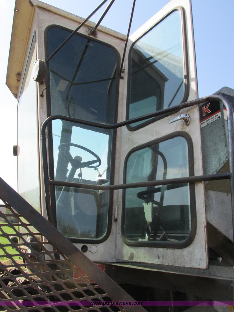 image for item G9323 1976 Allis Chalmers Gleaner K combine