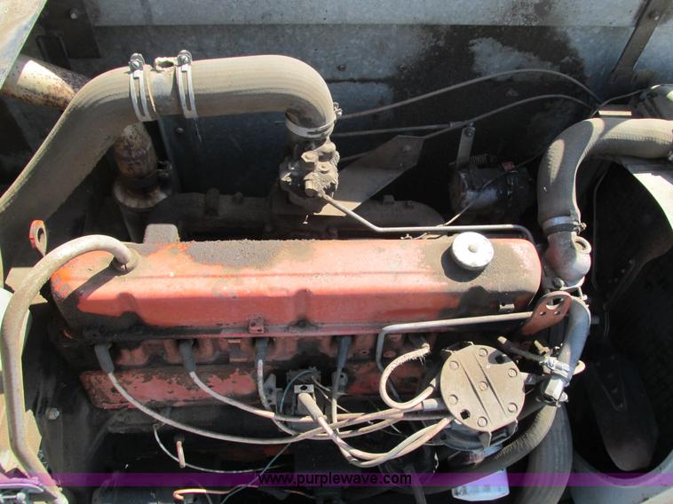 image for item G9323 1976 Allis Chalmers Gleaner K combine