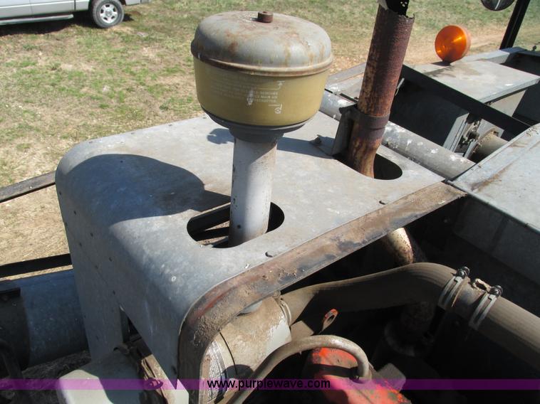 image for item G9323 1976 Allis Chalmers Gleaner K combine