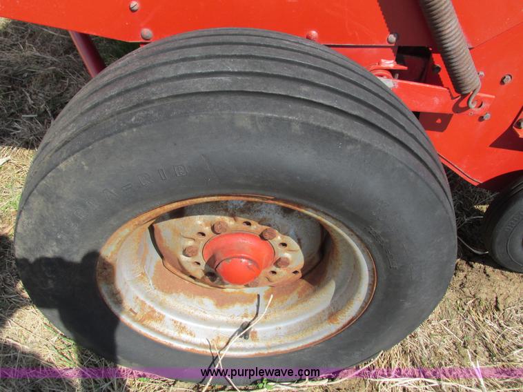 image for item G9325 Massey-Ferguson MF130 small square baler