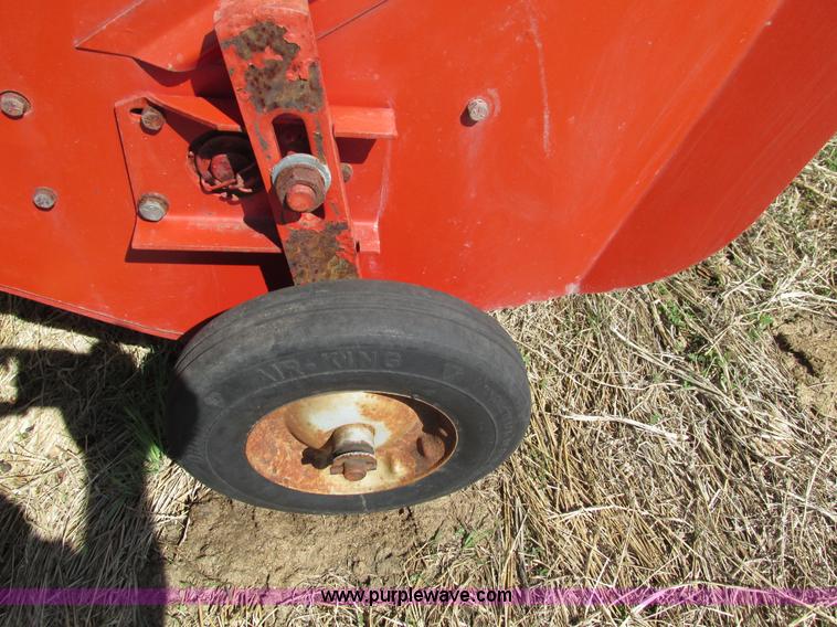 image for item G9325 Massey-Ferguson MF130 small square baler