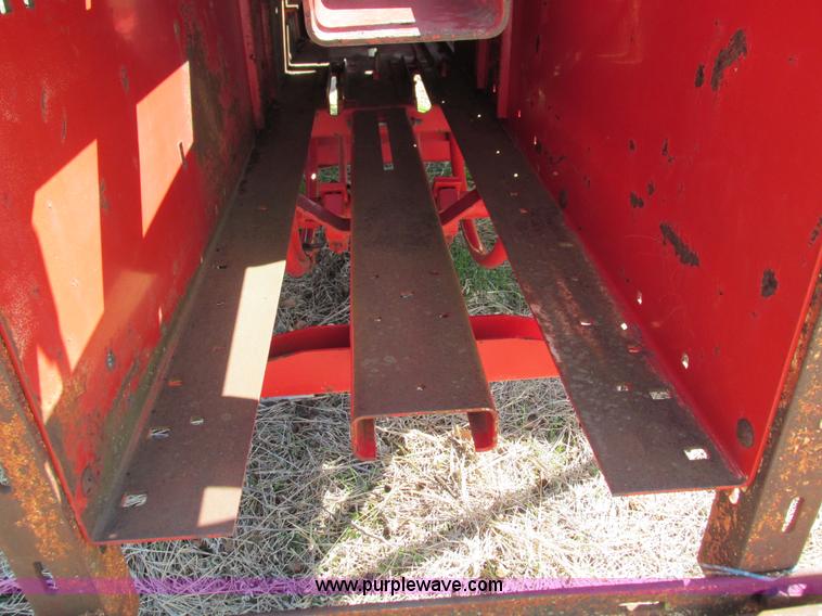 image for item G9325 Massey-Ferguson MF130 small square baler