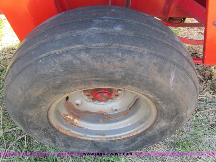 image for item G9325 Massey-Ferguson MF130 small square baler