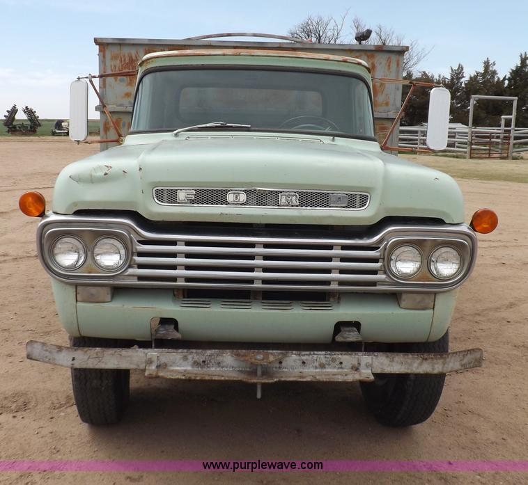 image for item H1952 1959 Ford F600 grain truck