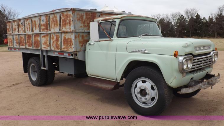 image for item H1952 1959 Ford F600 grain truck