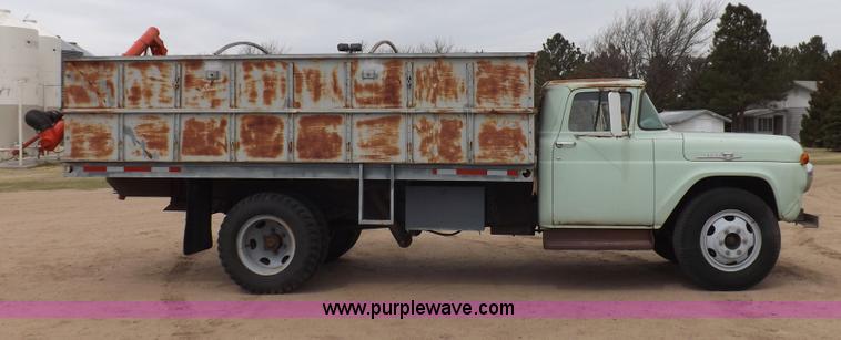 image for item H1952 1959 Ford F600 grain truck