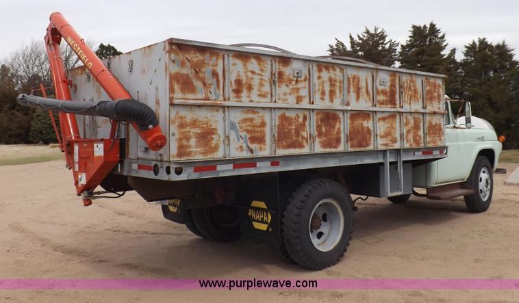 image for item H1952 1959 Ford F600 grain truck