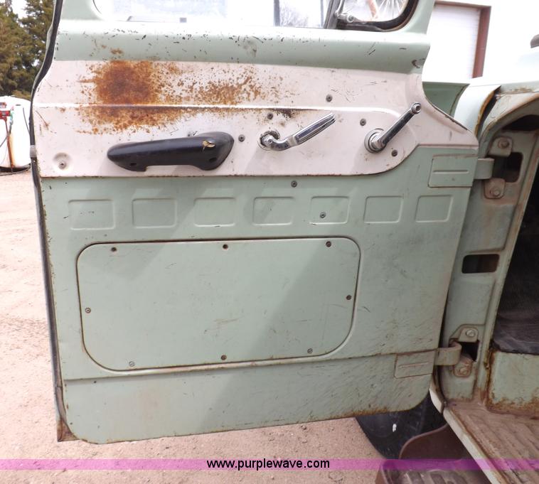 image for item H1952 1959 Ford F600 grain truck