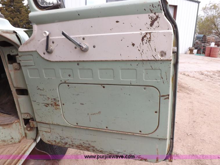 image for item H1952 1959 Ford F600 grain truck