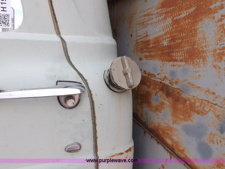 image for item H1952 1959 Ford F600 grain truck