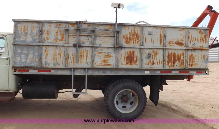 image for item H1952 1959 Ford F600 grain truck