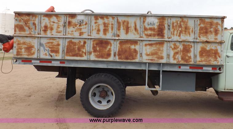 image for item H1952 1959 Ford F600 grain truck