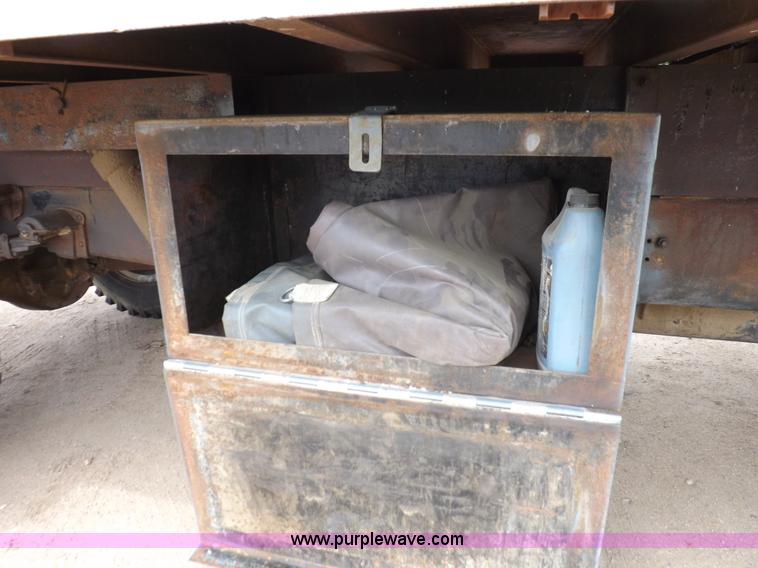 image for item H1952 1959 Ford F600 grain truck