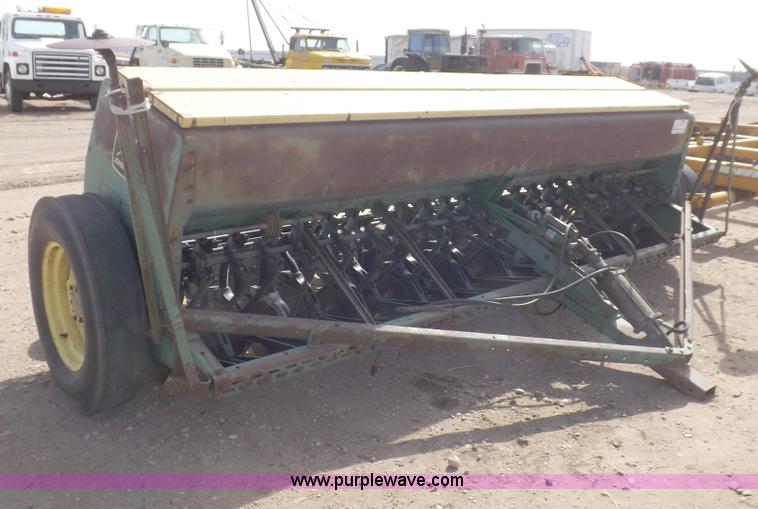 image for item H1954 John Deere 8300 drill