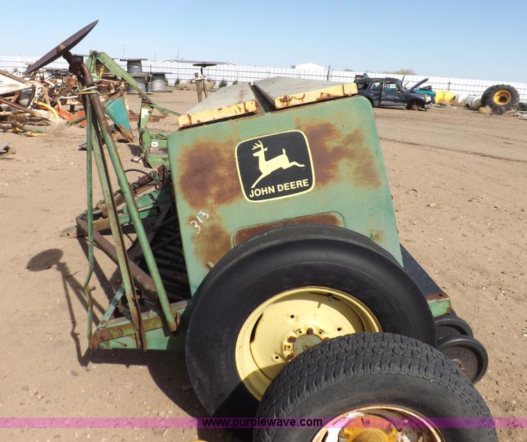 image for item H1954 John Deere 8300 drill