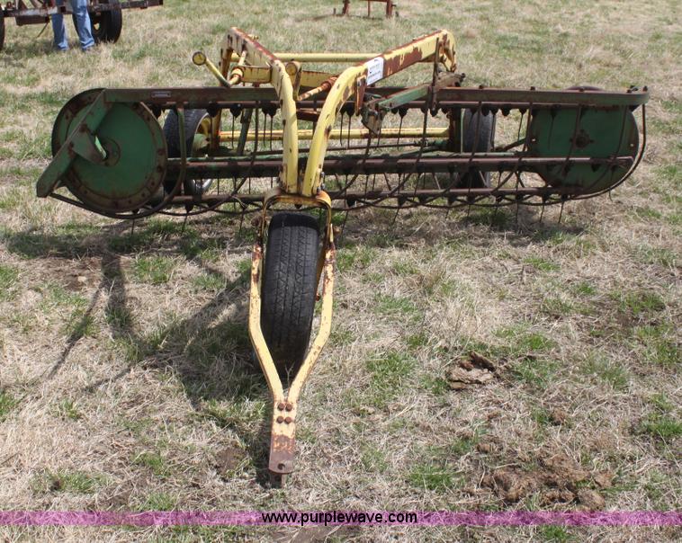 image for item H2123 John Deere 640 side delivery hay rake