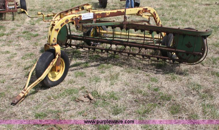 image for item H2123 John Deere 640 side delivery hay rake