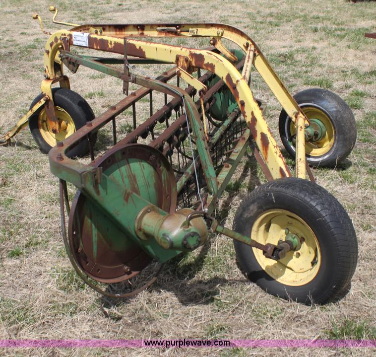 image for item H2123 John Deere 640 side delivery hay rake
