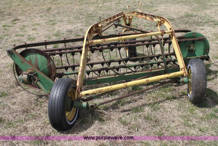 image for item H2123 John Deere 640 side delivery hay rake