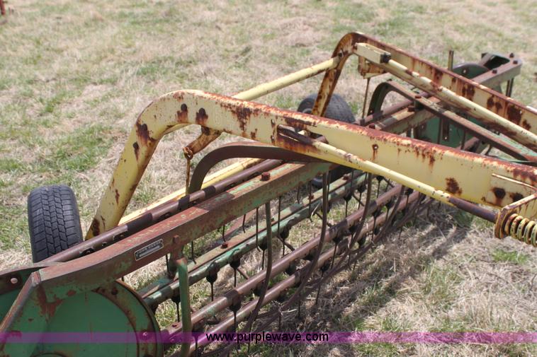 image for item H2123 John Deere 640 side delivery hay rake