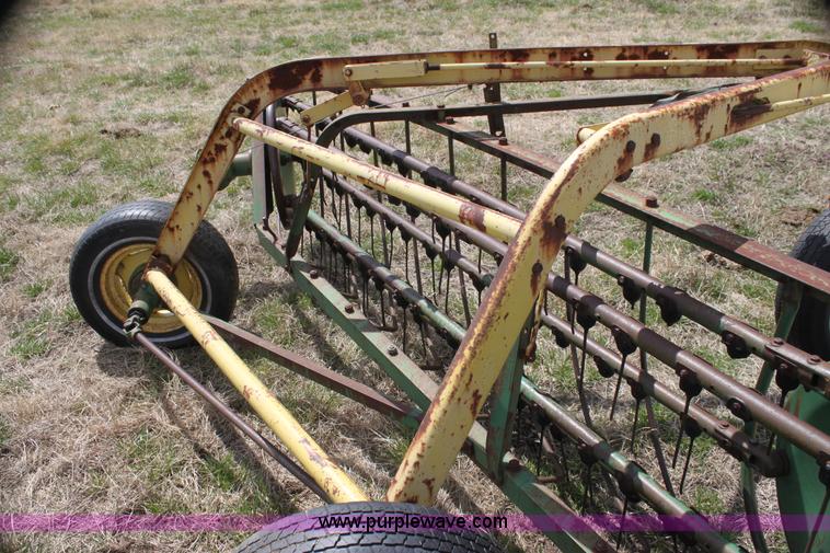 image for item H2123 John Deere 640 side delivery hay rake