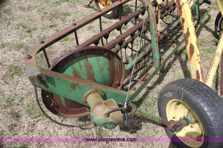 image for item H2123 John Deere 640 side delivery hay rake