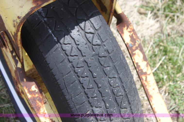 image for item H2123 John Deere 640 side delivery hay rake