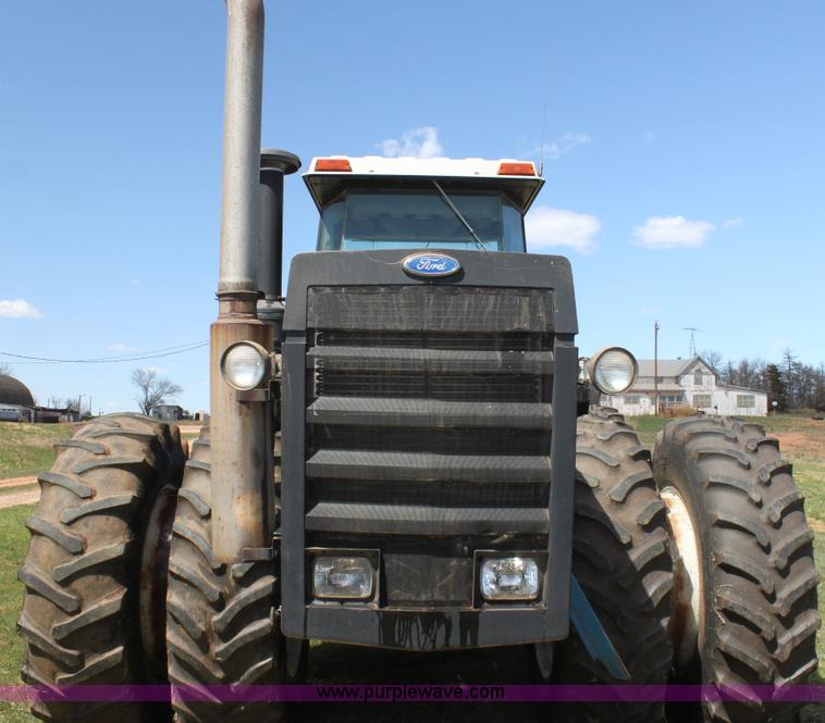 image for item H2146 1991 Ford 876 Versatile 4WD tractor