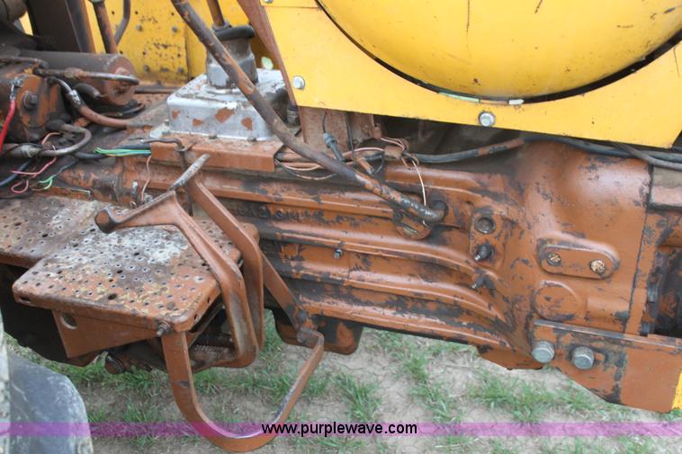 image for item H2169 1965 Minneapolis Moline M670 tractor