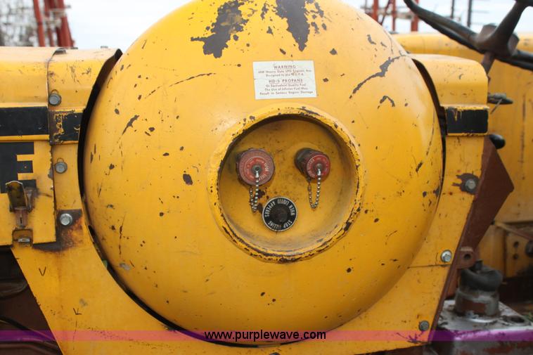 image for item H2169 1965 Minneapolis Moline M670 tractor