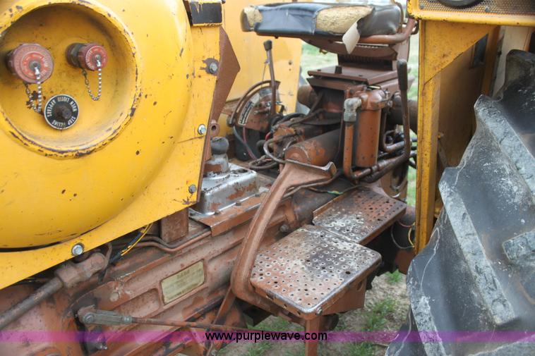 image for item H2169 1965 Minneapolis Moline M670 tractor