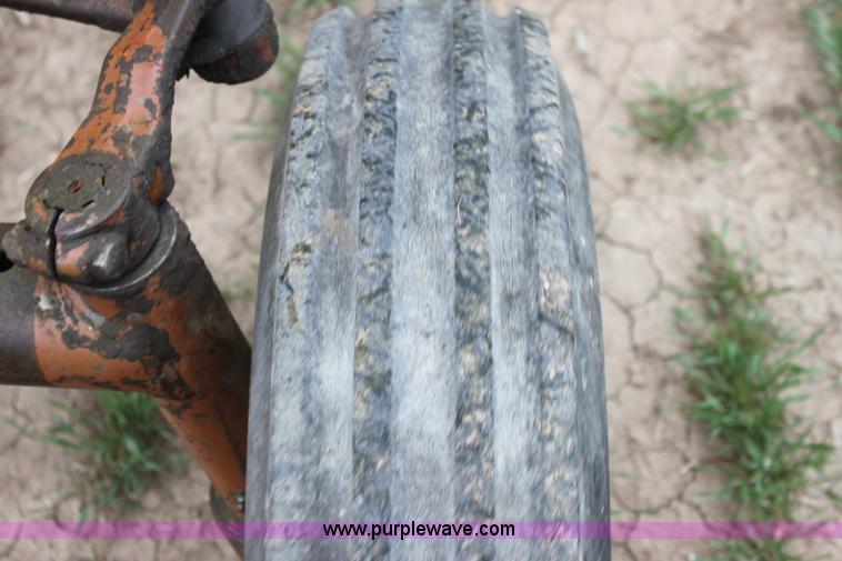 image for item H2169 1965 Minneapolis Moline M670 tractor