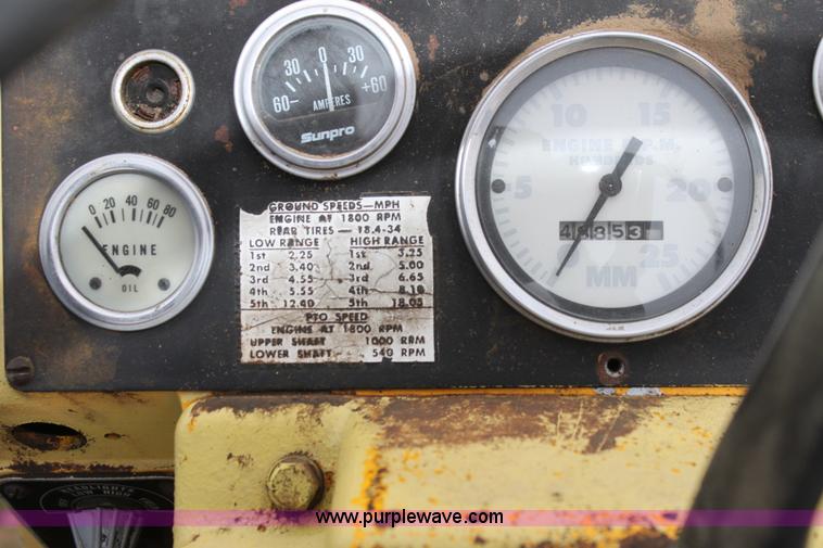 image for item H2170 1967 Minneapolis Moline G900 tractor