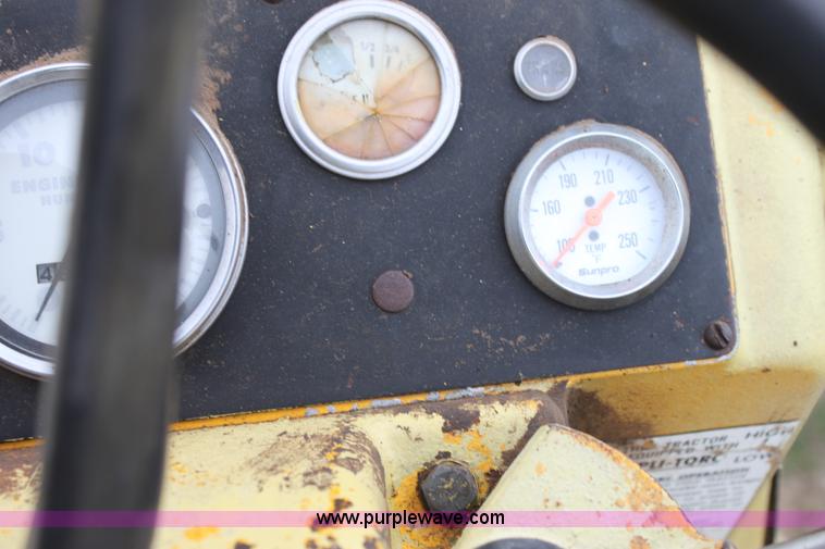 image for item H2170 1967 Minneapolis Moline G900 tractor