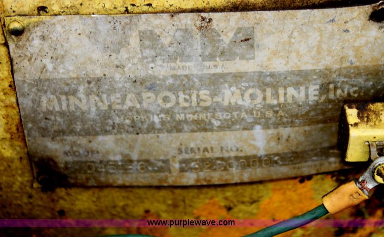 image for item H2170 1967 Minneapolis Moline G900 tractor
