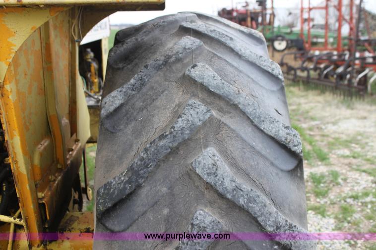 image for item H2170 1967 Minneapolis Moline G900 tractor