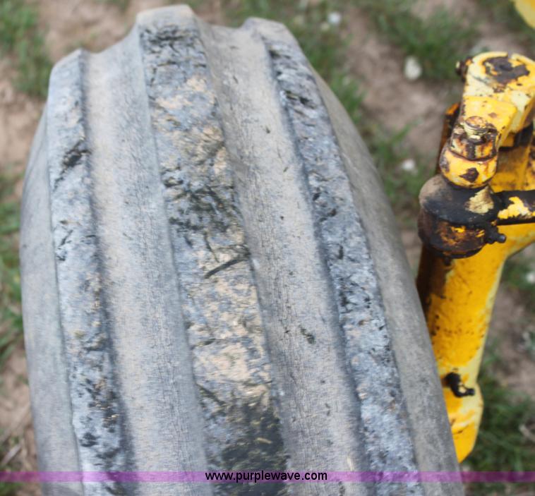 image for item H2170 1967 Minneapolis Moline G900 tractor