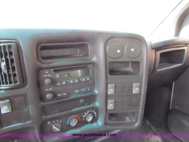 image for item H2211 2004 GMC C6500 grain truck